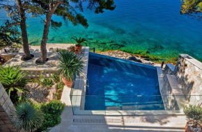 Luxury Beachfront Villa Palazzo di Mare with private heated pool and staff at the beach on Brac island - Sumartin